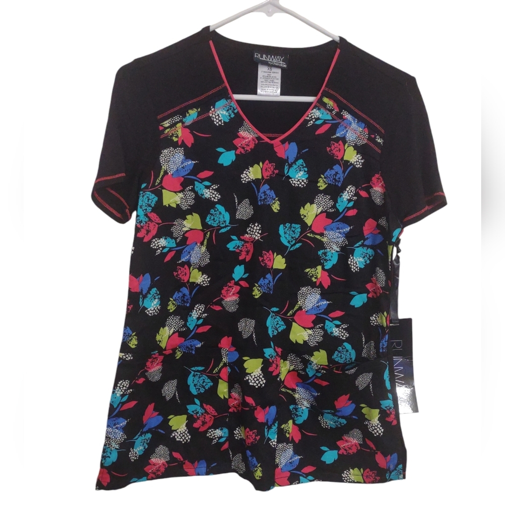 Lot of 2 Runway scrubs‎ women's Lot of 2 XS Black/floral Workwear Medical